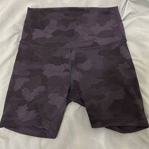 Lululemon Wunder Train 6 inch shorts